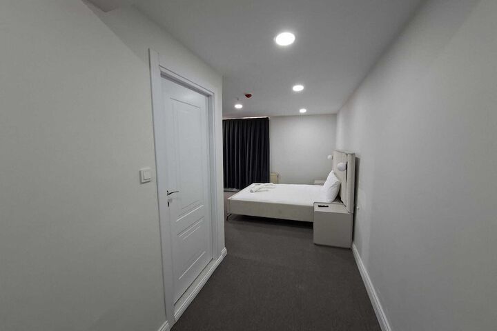 Room 9 of 21