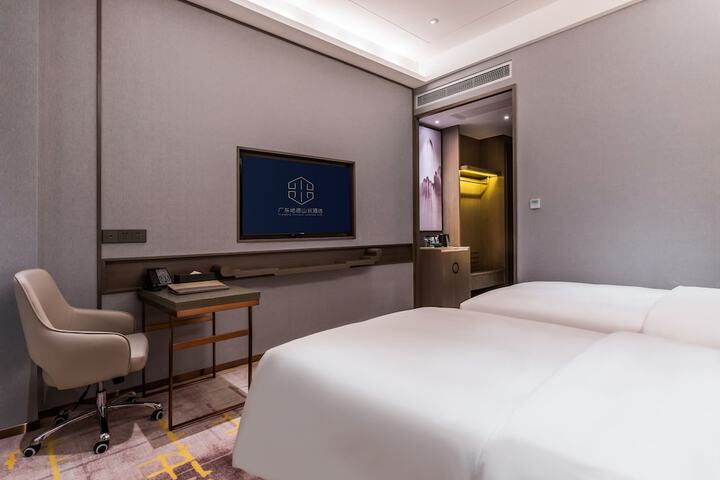 Room 6 of 34