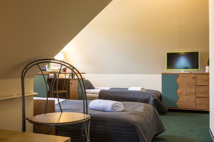 Room 13 of 180