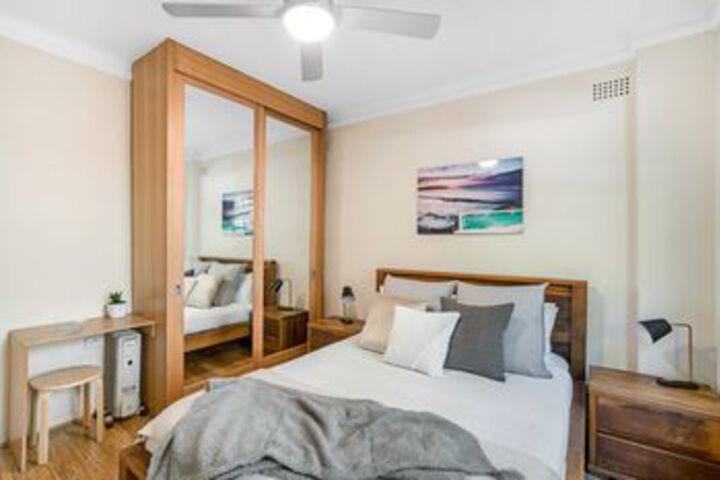 Room 8 of 16