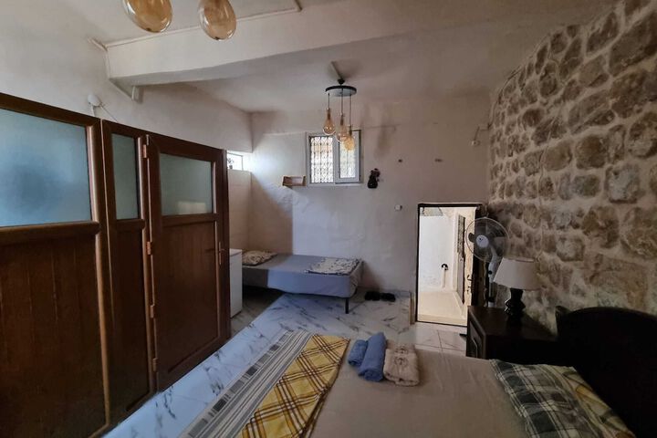 Room 7 of 11
