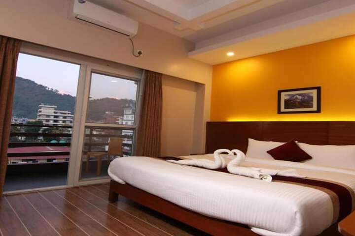 Room 7 of 9
