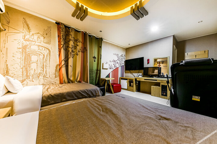 Room 41 of 43