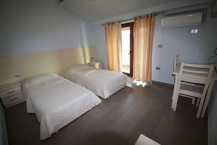 Room 8 of 69