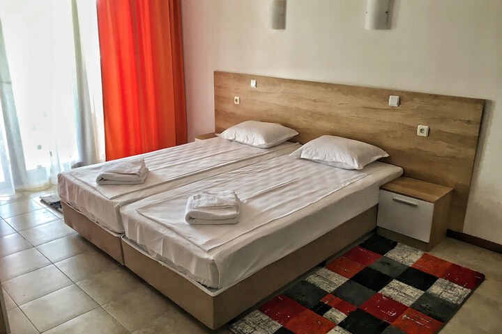 Room 6 of 61