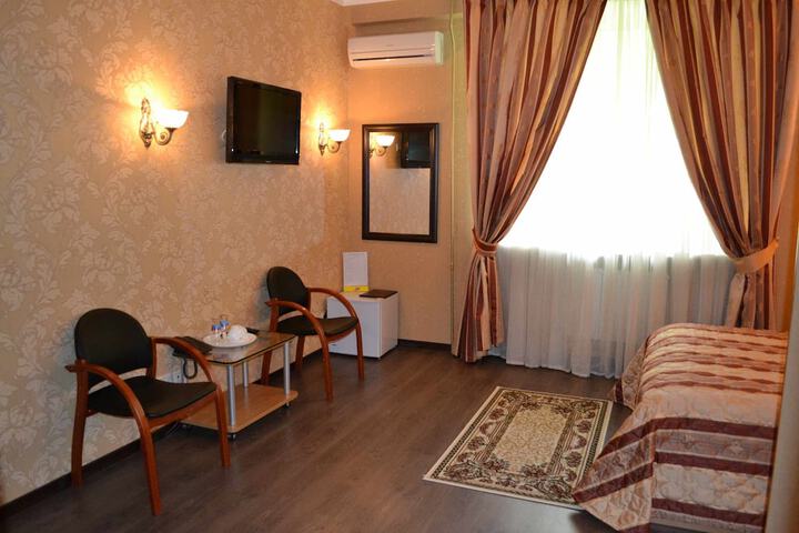 Room 25 of 28