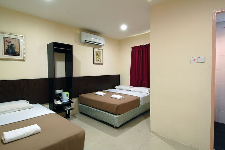 Room 10 of 12
