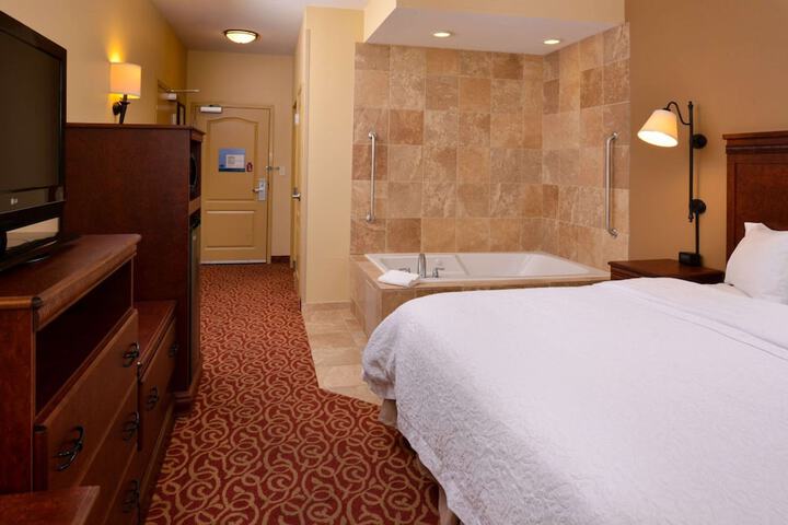 1 King Mobility Accessible with Tub (8 of 21)