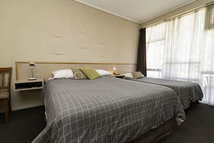 Room 7 of 48
