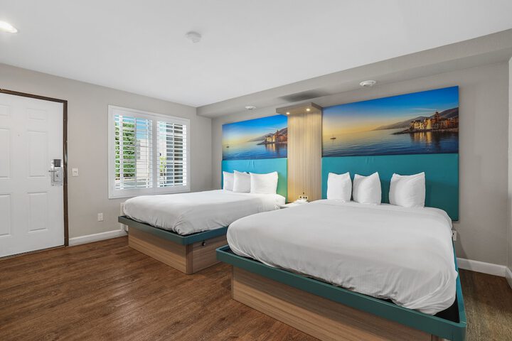 1 Queen Bed (4 of 5)