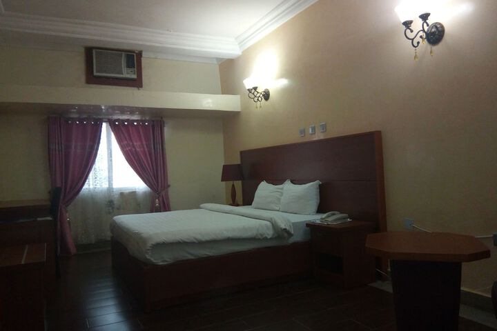 Room 9 of 22