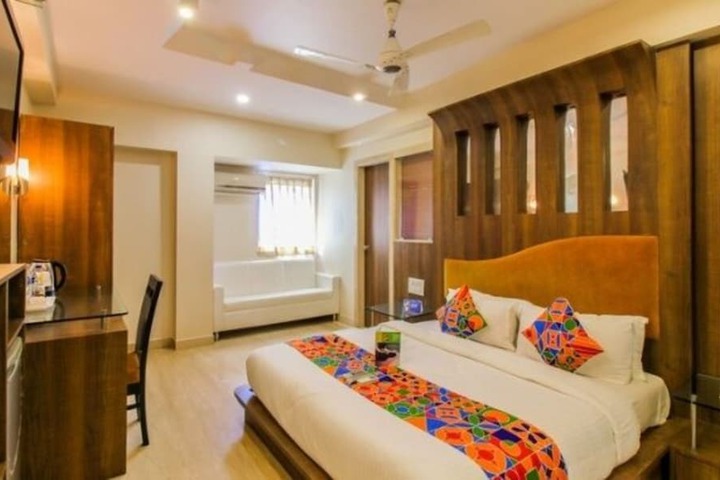 Room 9 of 32