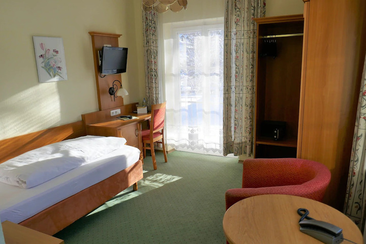 Room 5 of 7
