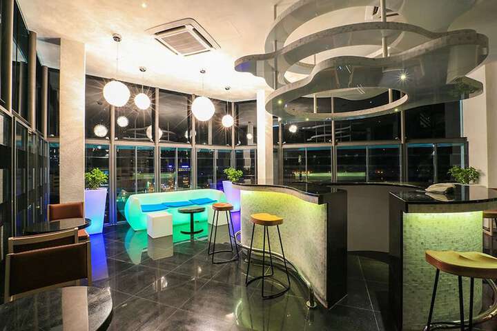 Lounge 60 of 70
