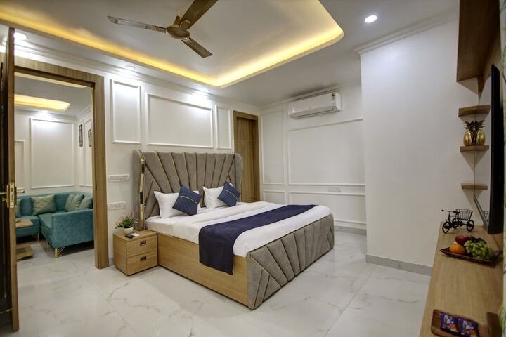 Room 3 of 12