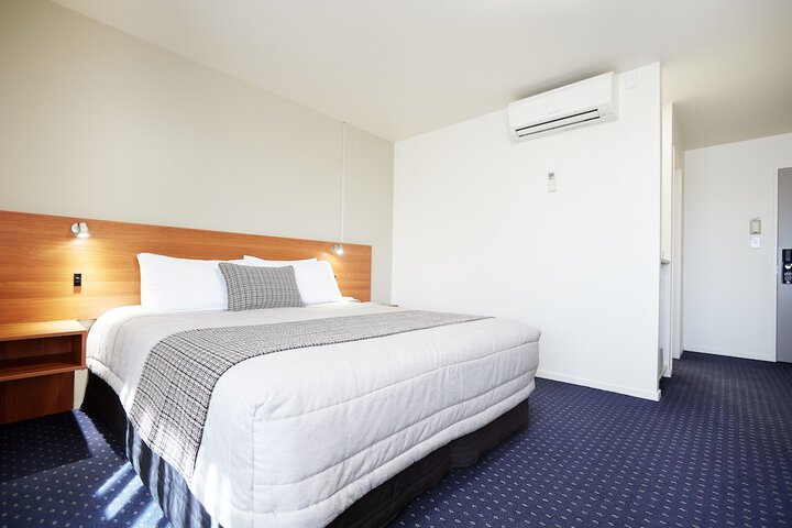 Room 6 of 36