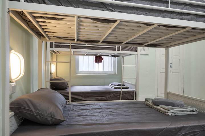 Room 6 of 65