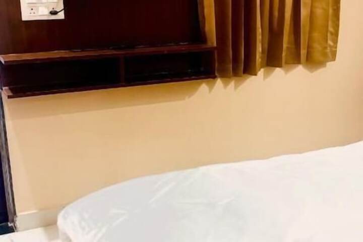 Room 2 of 9