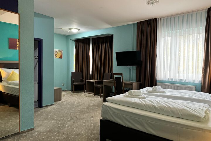 Room 12 of 16
