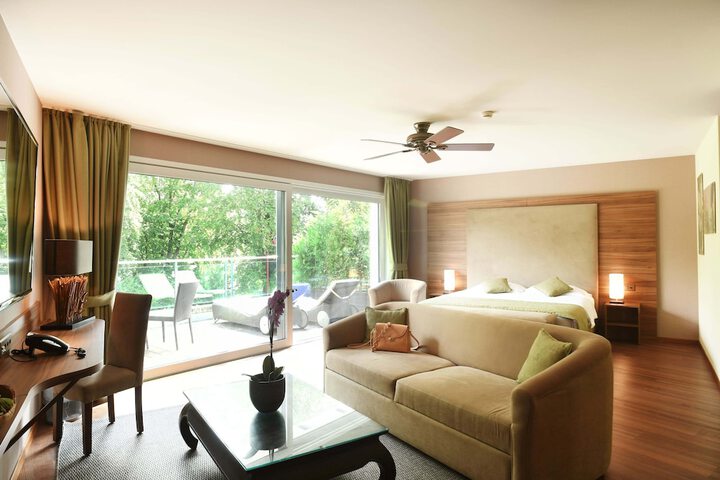 Room 4 of 92