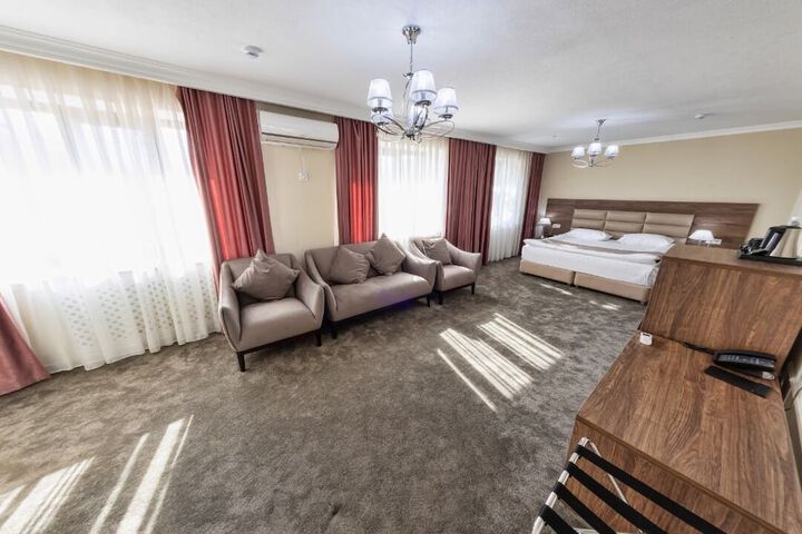 Room 13 of 35