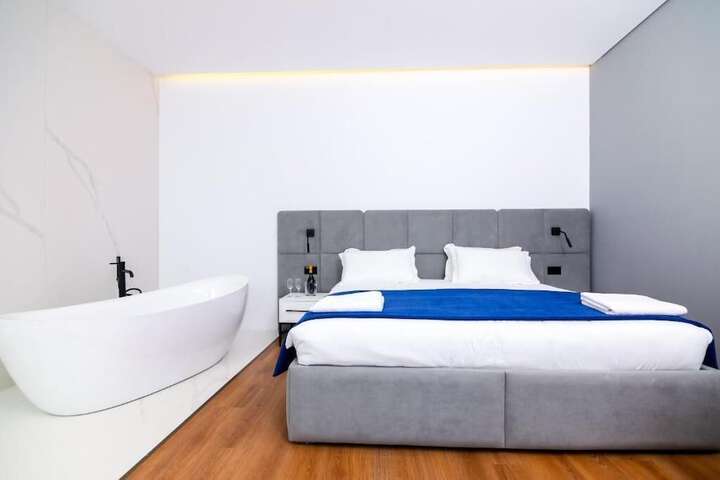 Room 7 of 83