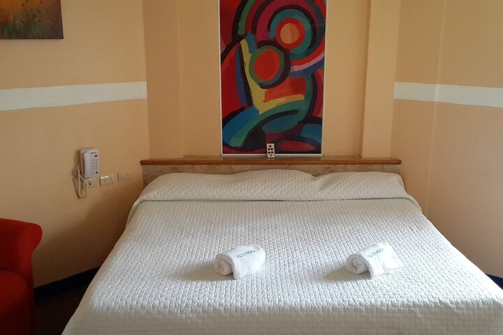 Room 7 of 63