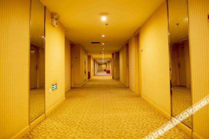 Longhu Business Hotel