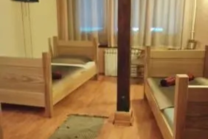 Room 7 of 8