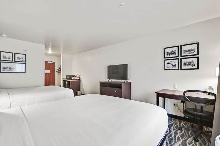 2 Queen Guest Room (1 of 18)