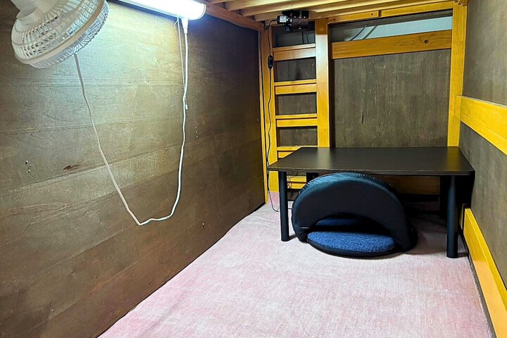 Room 17 of 40