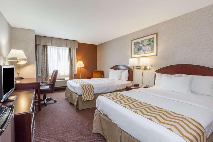 Double Bed Accessible (3 of 5)
