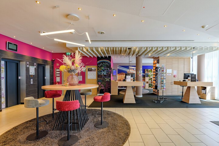 Entrance & Lobby