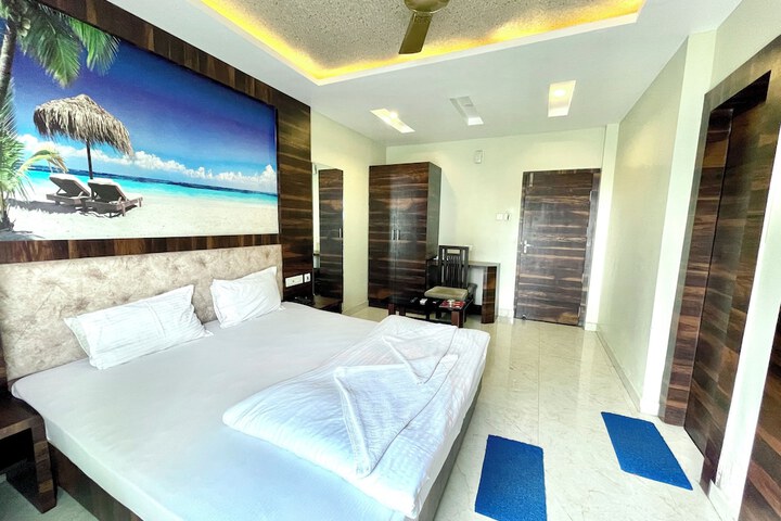 Room 11 of 40