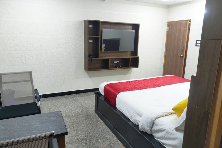Room 9 of 14