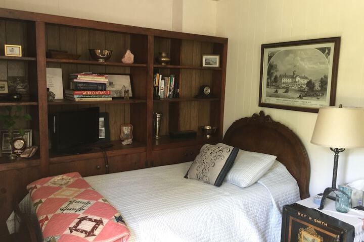 Room 7 of 33