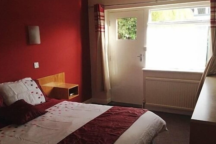 Room 3 of 7