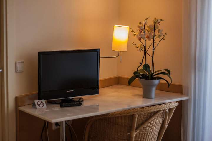 Room 15 of 65