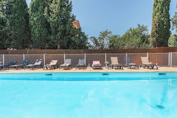 Pool Hotel