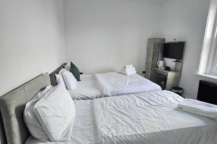 Room 8 of 38