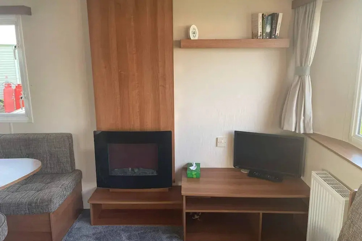 Room 5 of 18