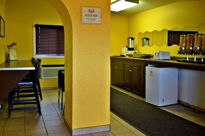 Breakfast/Coffee Service 29 of 39