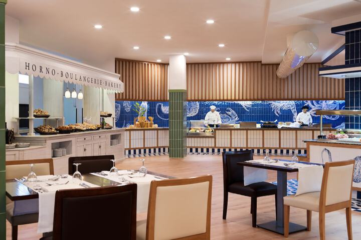 Dining 44 of 62