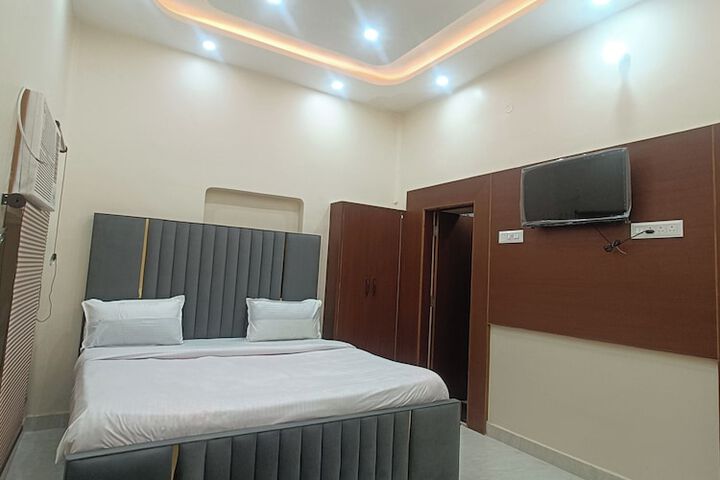 Room 8 of 19