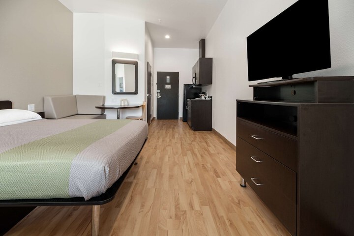Room 16 of 39