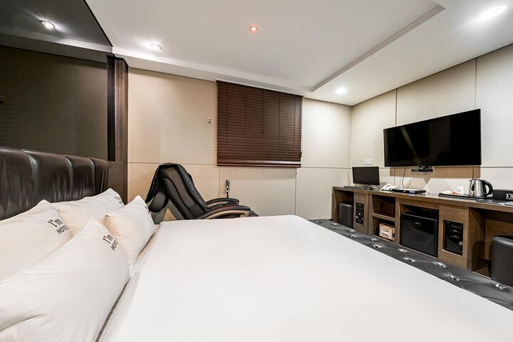 Room 51 of 65