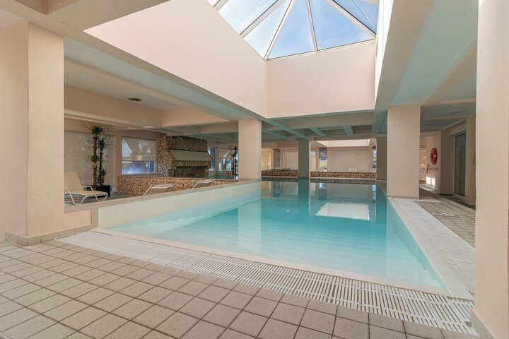 Hotel Pool