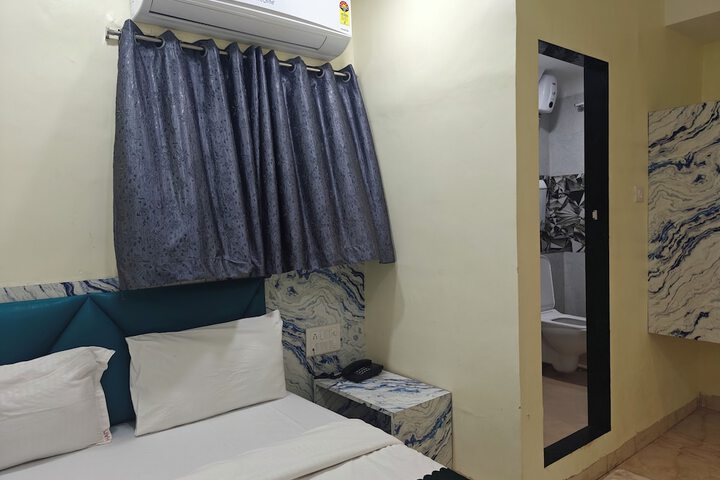 Room 49 of 76
