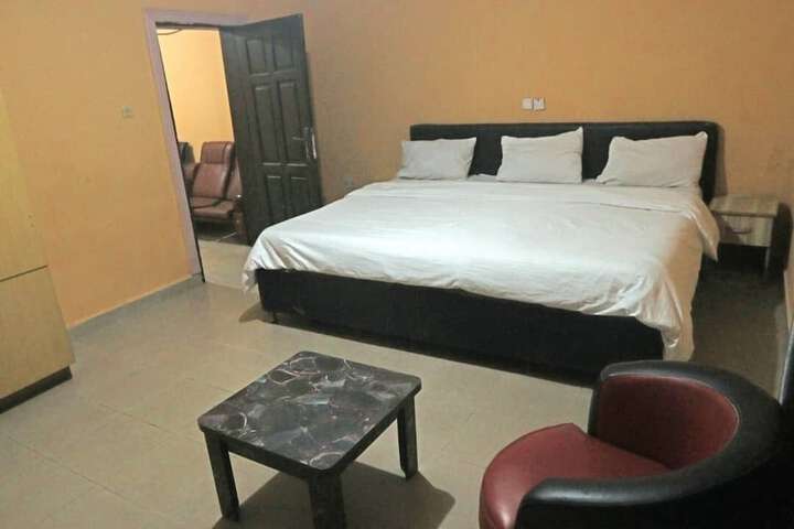 Room 10 of 17