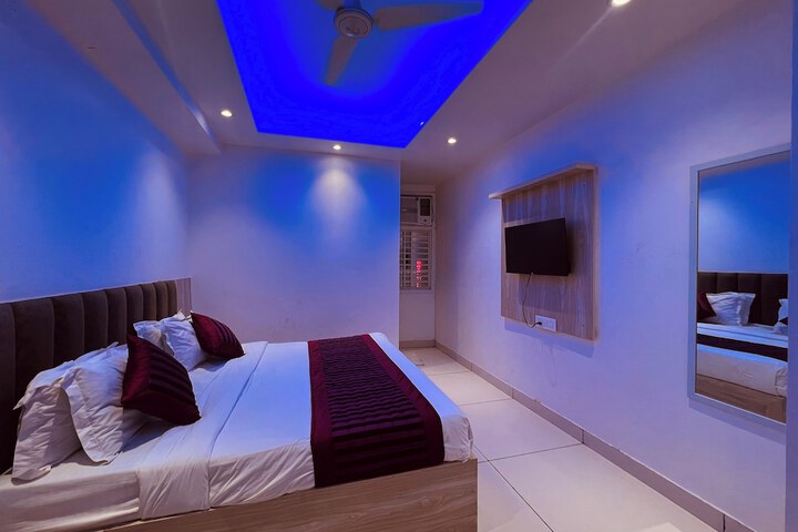 Room 8 of 11